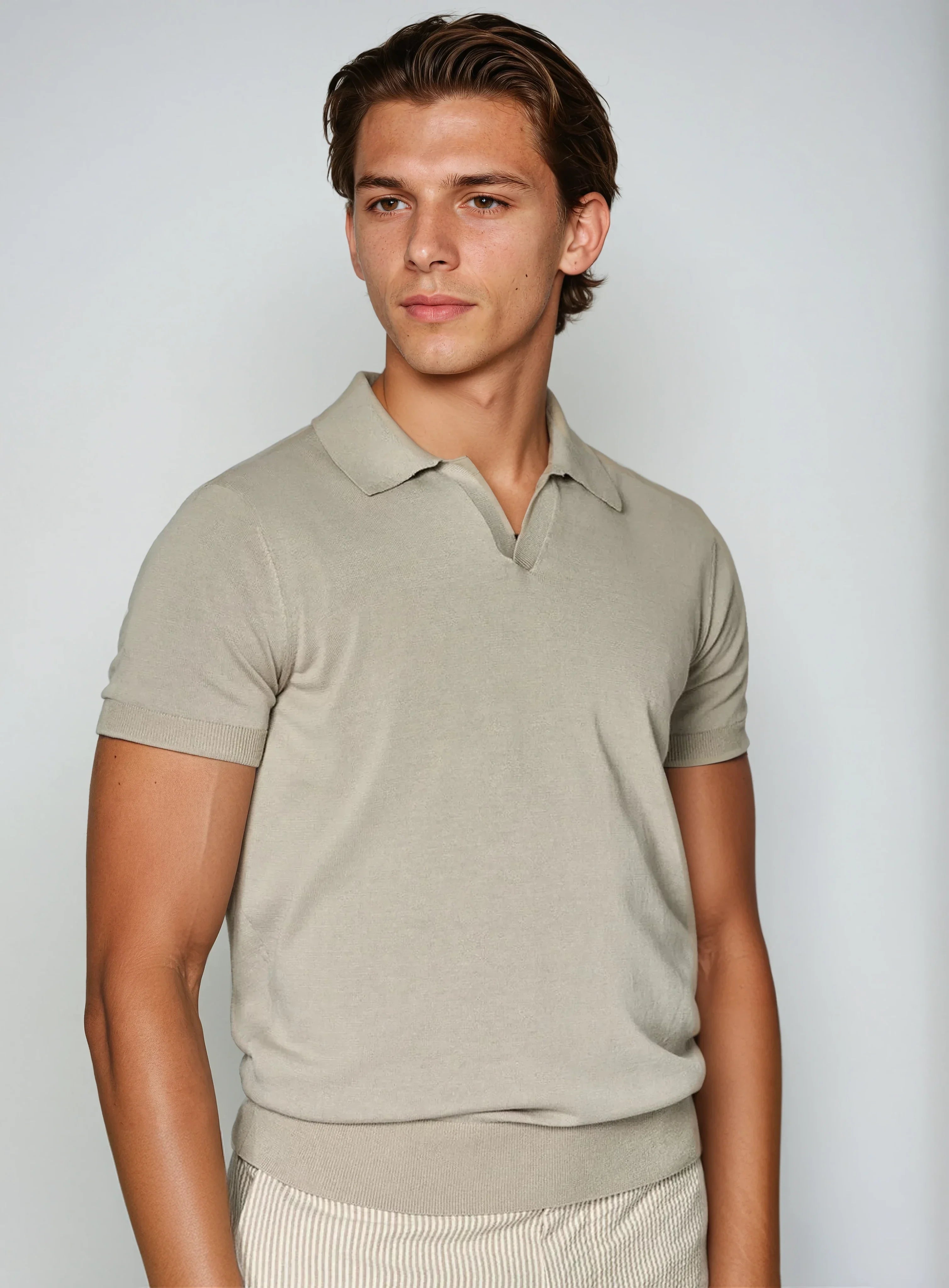 Variant image for Elegantes Taupe Poloshirt Herren ohne Knöpfe aus Hochwertiger Baumwolle – Moderner Minimalistischer Stil für Lässige Anlässe-1
